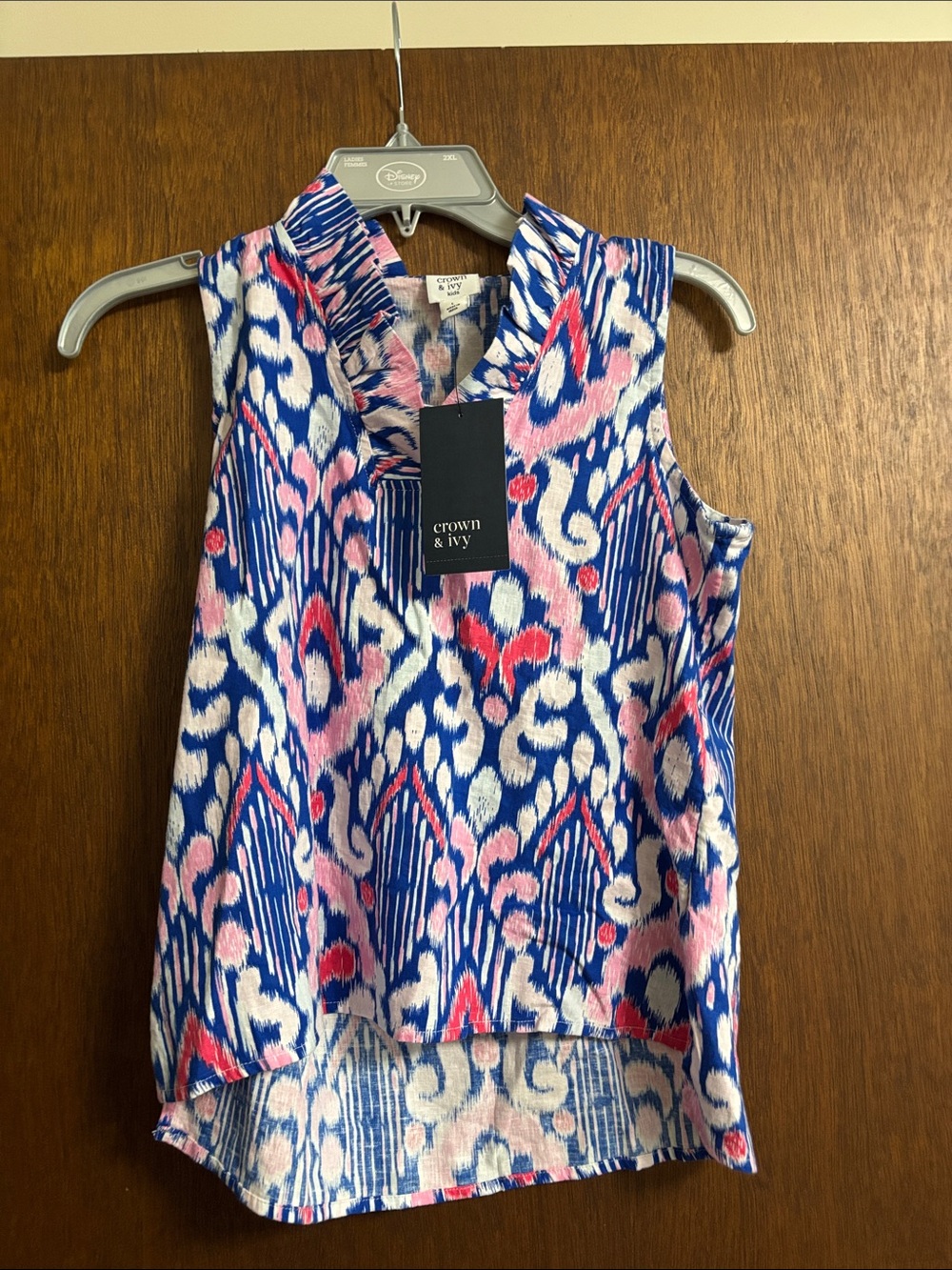 crown & ivy Blue Pink White Abstract Sleeveless V-Neck Tank
